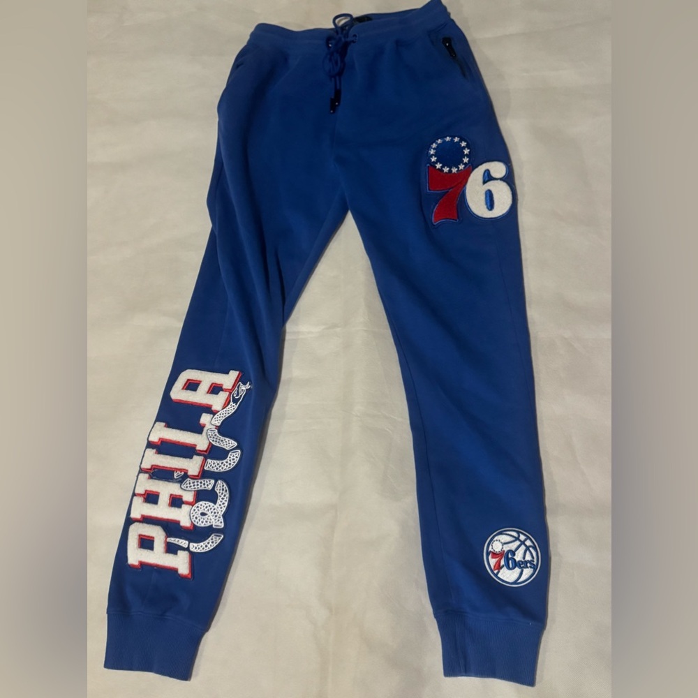 Men’s small 76ers joggers